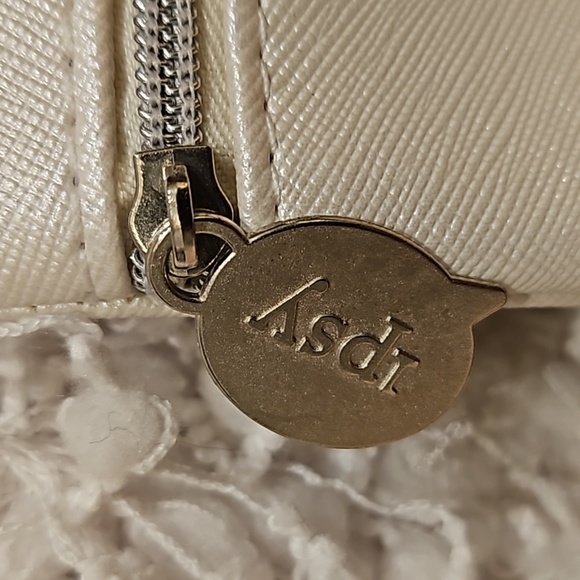 Sanrio Gudetama Pouch Bag - Picture 11 of 13